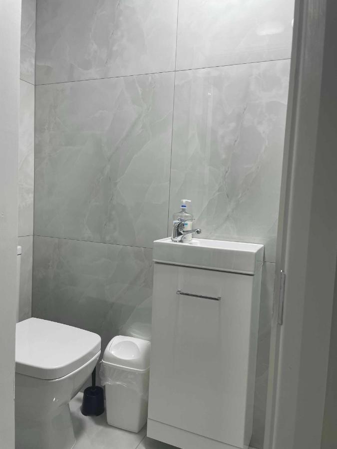 Flat Private Shower Wc And Kitchenette Appartamento